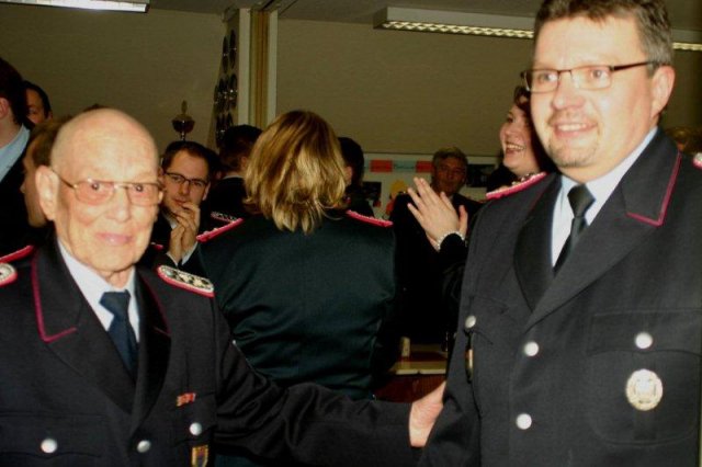 2012-02-11 -20- JHV FF BLtbg Ehrenmitglied W. Peix (5)